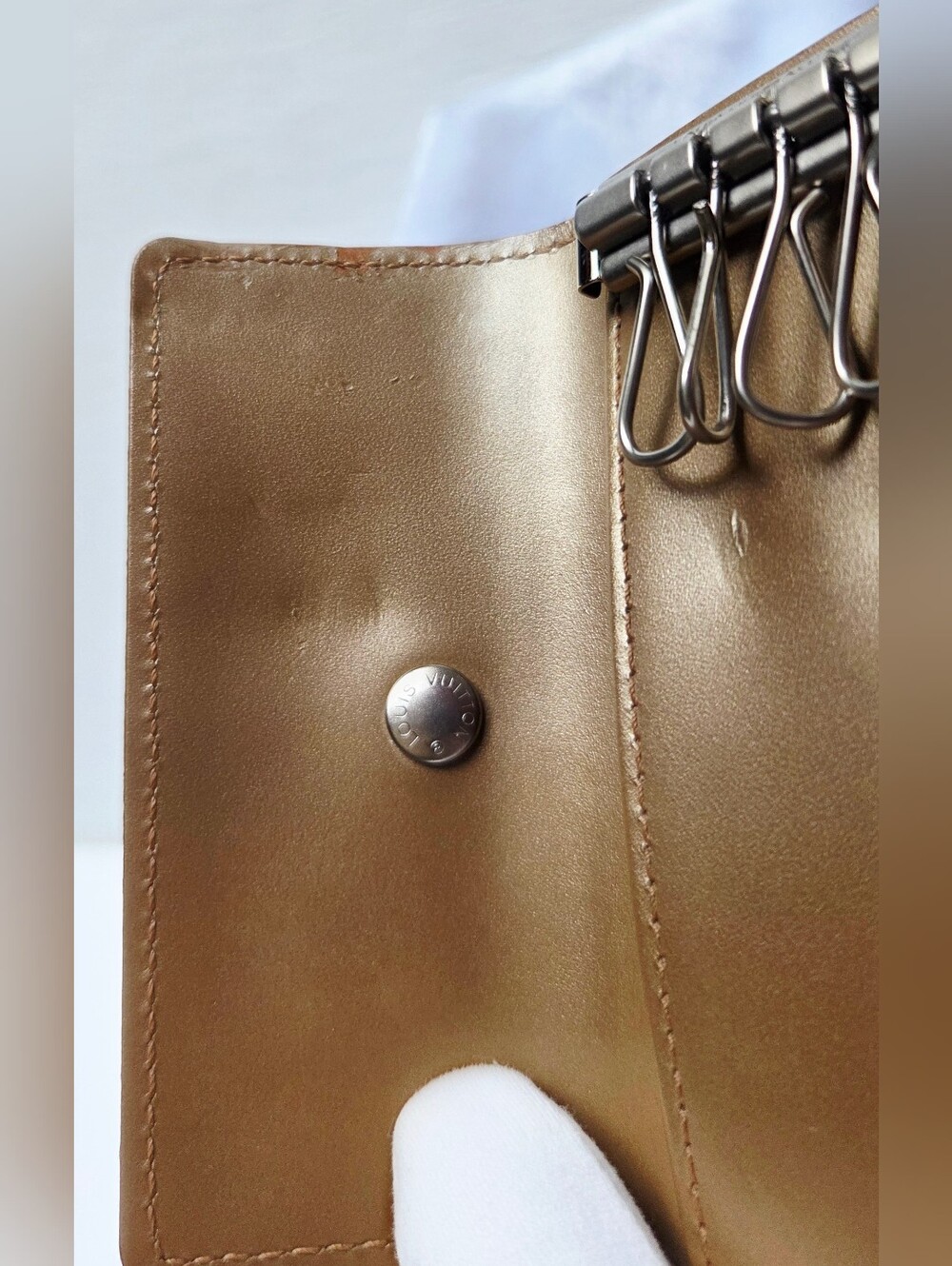 Louis Vuitton Vernis Key Holder - Picture 7 of 16